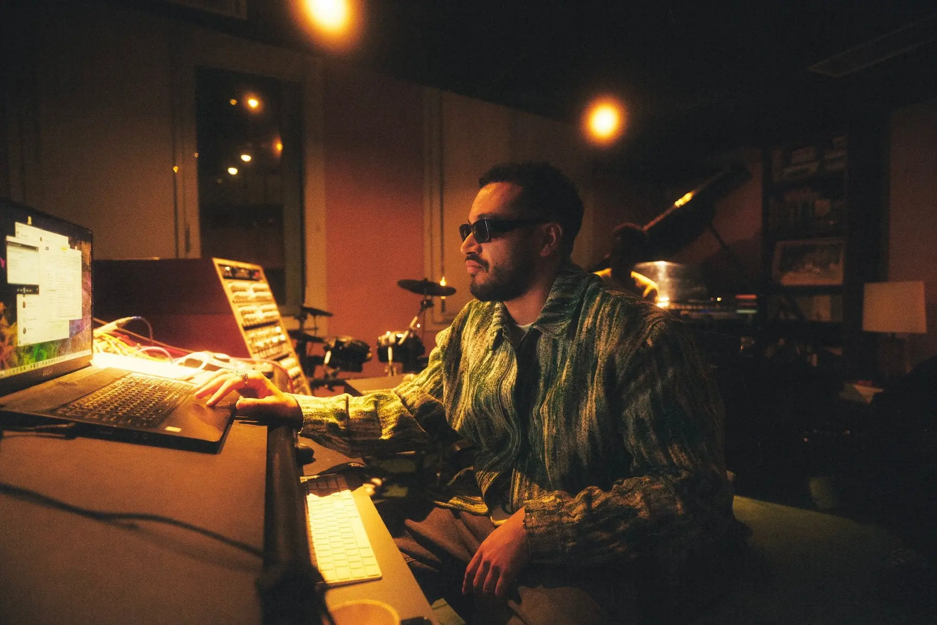 Portrait de Shaz, compositeur certifié diamant (Migos, SCH) et formateur Atlas Music